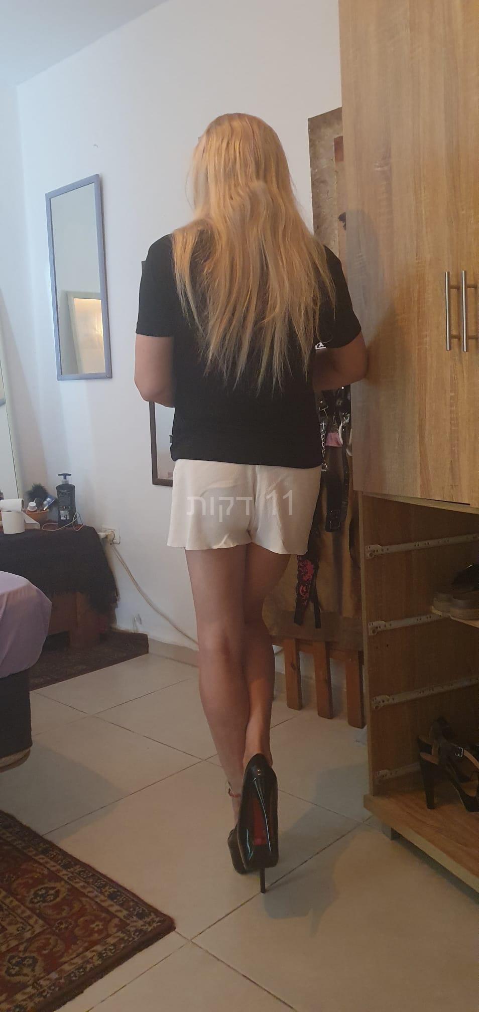 אישה יפה – תל אביב