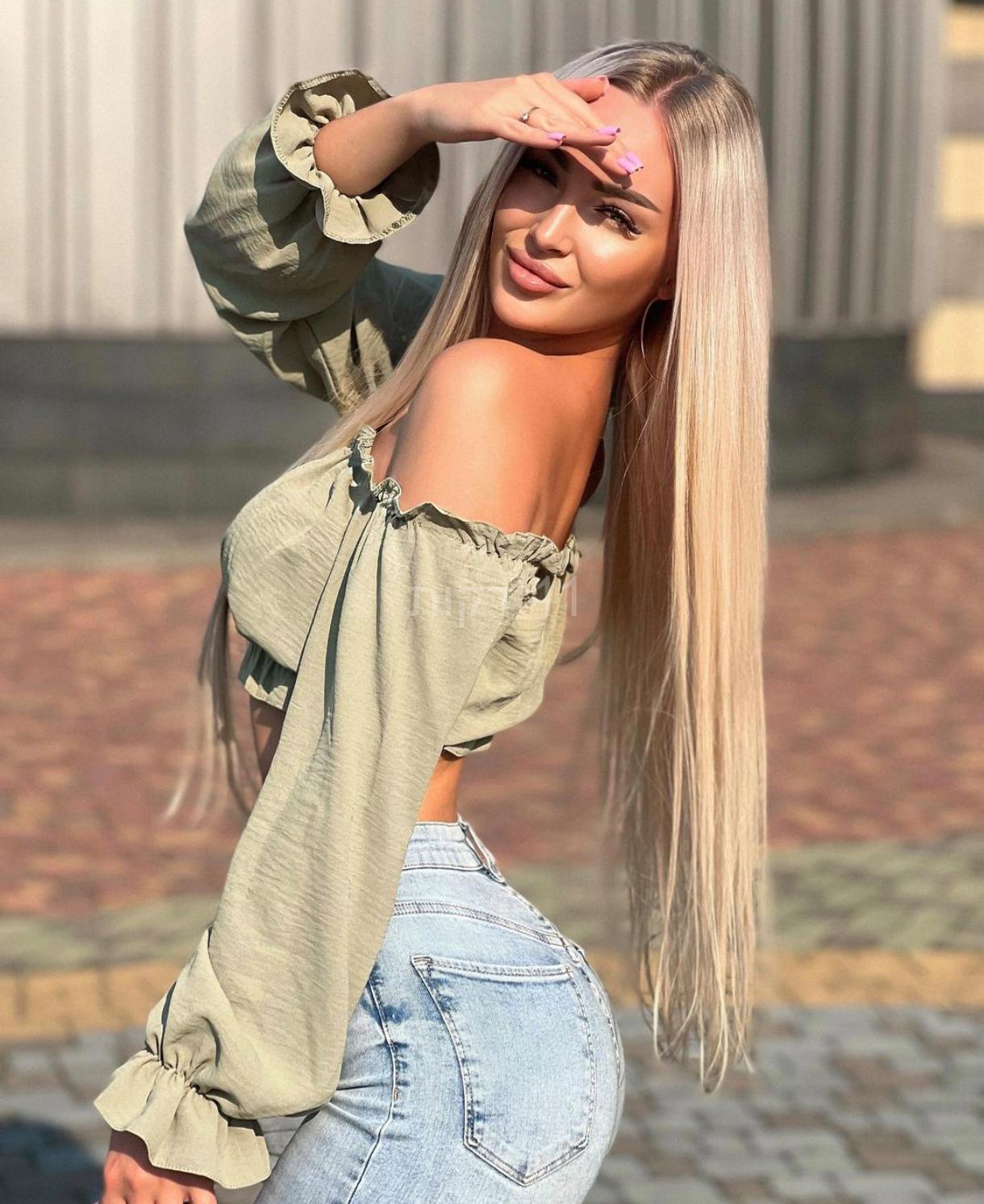 בחורה אקזוטית בירושלים