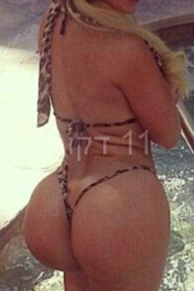 בחורה נשית – בפתח תקווה