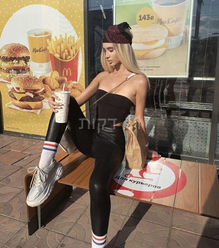 בירושלים שווה במיוחד בלונדינית