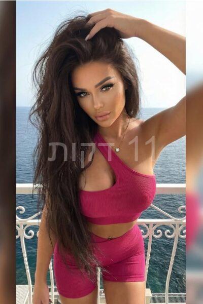 בלונדינית בחורה מלהיבה בירושלים