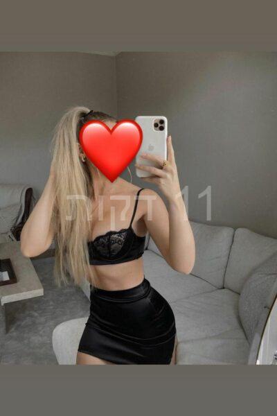 בלונדינית פצצה מעסה סקסית מטריפה בת ים