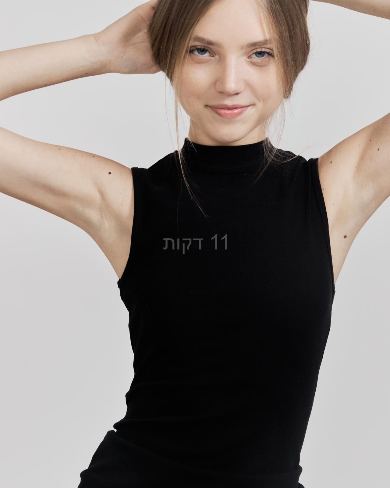 בתל אביב בת 22 תיירת חדשה בישראל בלונדה