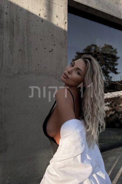 ויקה- בקריות – בלונדה אישה מדליקה 30