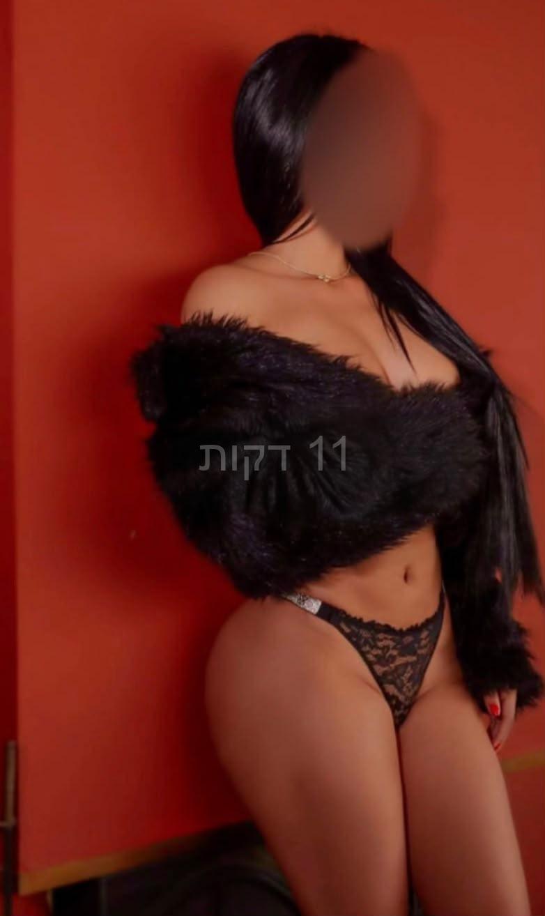 סמנתה מארחת ברמת גן