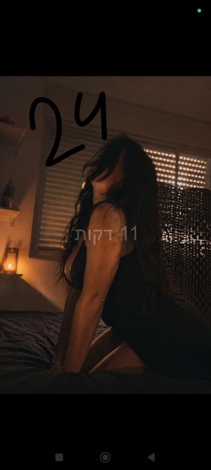פתח תקווה – בחורה אלגנטית